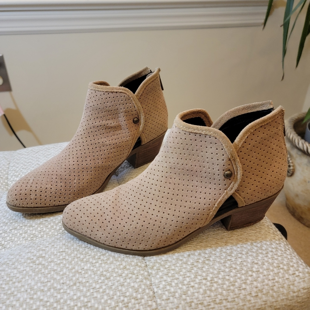 Adam Tucker Me Too Booties Tan Size 7